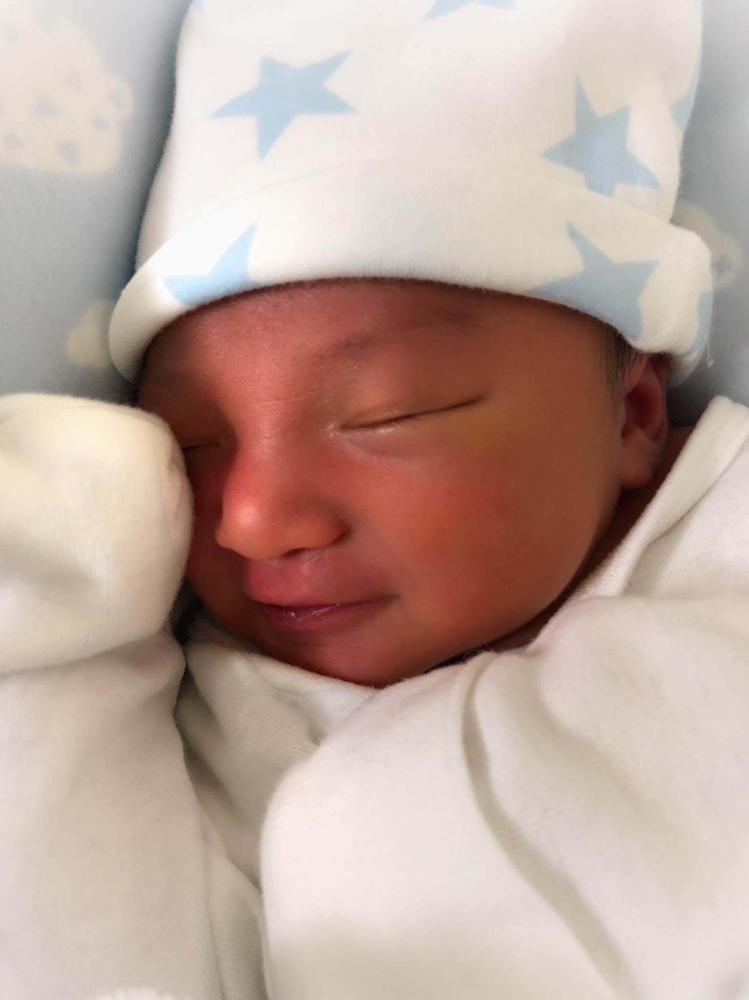 luong the thanh tu hao khoe con trai moi sinh giong minh "y duc" - 3