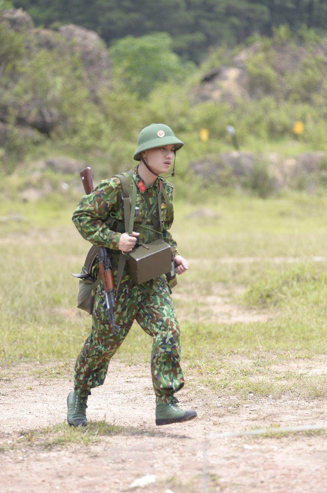 "mr can tro" xuan nghi doi dau cang thang voi chi huy sau man chong che khong du suc khoe - 4