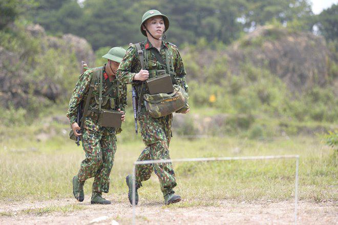 "mr can tro" xuan nghi doi dau cang thang voi chi huy sau man chong che khong du suc khoe - 3