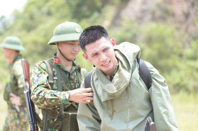 "mr can tro" xuan nghi doi dau cang thang voi chi huy sau man chong che khong du suc khoe - 10