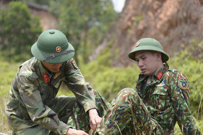 "mr can tro" xuan nghi doi dau cang thang voi chi huy sau man chong che khong du suc khoe - 11