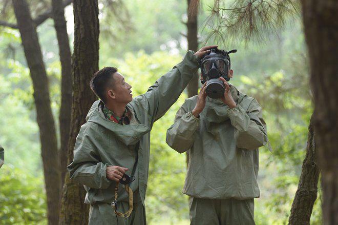 "mr can tro" xuan nghi doi dau cang thang voi chi huy sau man chong che khong du suc khoe - 9