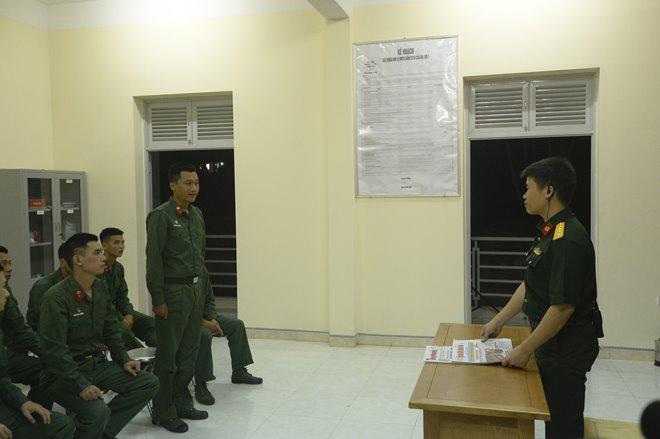"mr can tro" xuan nghi doi dau cang thang voi chi huy sau man chong che khong du suc khoe - 15