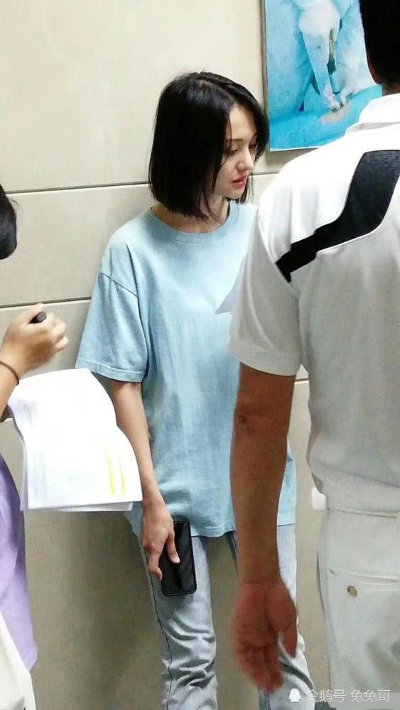 ngoi sao 24/7: phan kim lien phan cam nhat cbiz "da" chang cao 1 met, hen ho anh cao 2m3 - 7