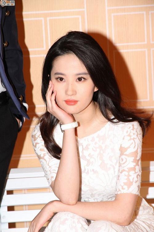 12 nam trong nghe van khong chiu lao hoa, luu diec phi tre thu 2 thi khong ai thu nhat - 8