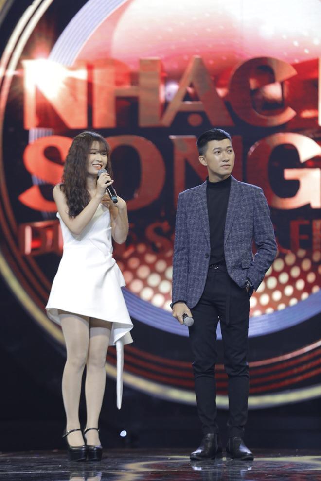 xuan lan thot len khi "bup be xu han" dap tra sac sao, noi muon an cua cham mam tom - 3