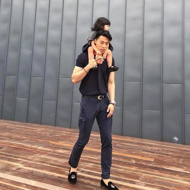 bo dien trai cao 1m92 ben canh co con gai nho xiu khien me nao nhin cung me - 3