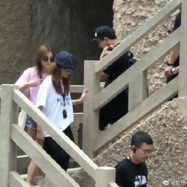 an dien don gian, du chang nhin ro mat trieu vy van duoc khen tre nhu gai doi muoi - 4