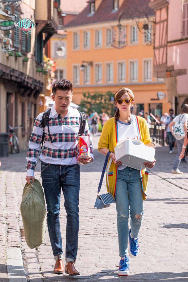 an dien don gian, du chang nhin ro mat trieu vy van duoc khen tre nhu gai doi muoi - 6