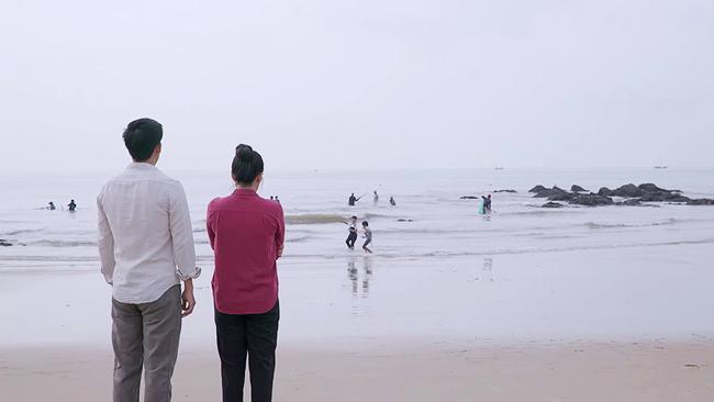 cuoi cung, co vo gao nep gao te danh gat nuoc mat don quan ao cho chong theo bo nhi - 5