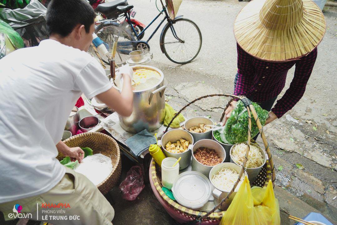 ganh bun rieu “khac sau cam thu” doc dao o ha noi hon 30 nam nuoi song ca gia dinh - 11
