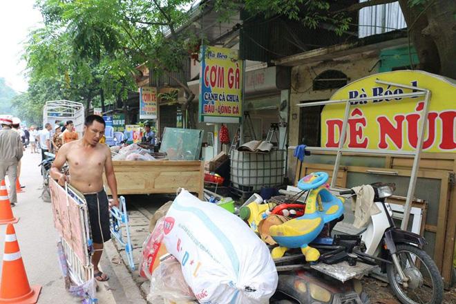 hang loat nha dan song tai thanh pho hoa binh bi truot xuong long song da - 6