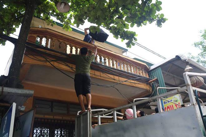 hang loat nha dan song tai thanh pho hoa binh bi truot xuong long song da - 7