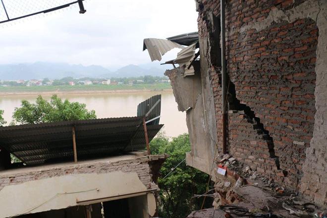 hang loat nha dan song tai thanh pho hoa binh bi truot xuong long song da - 5