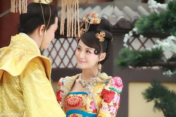 hoang de dam loan mot cach quai dan, bat vo khoa than cho thien ha cung chiem nguong - 2