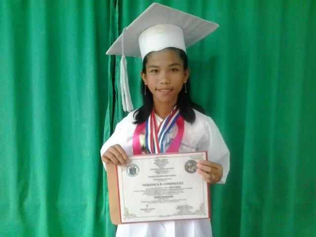 me khong kham khi mang thai, con gai co "chi em song sinh" day du tay chan dinh truoc nguc - 3