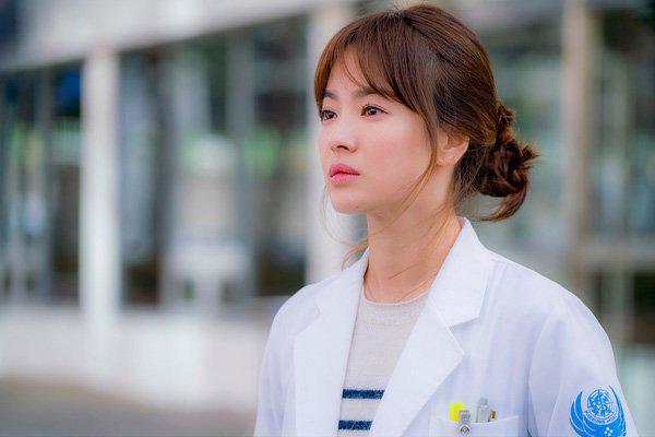 o an 3 nam de lay chong sinh con, kim tae hee ngoi nha van vuot mat song hye kyo - 4