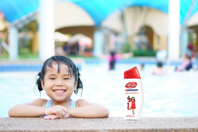 lay lan qua tiep xuc tren da, phai doi pho the nao voi vi khuan khang thuoc? - 2