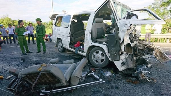 xe don dau gap nan o quang nam: loi ke cua nhung nguoi dau tien den hien truong giai cuu - 3
