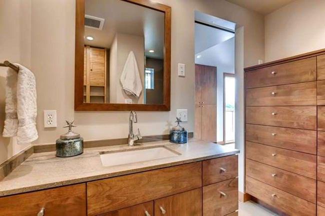 nhin ngoai tuong hai tang nhung can nha nay con mot bi an ben duoi mat nuoc - 10