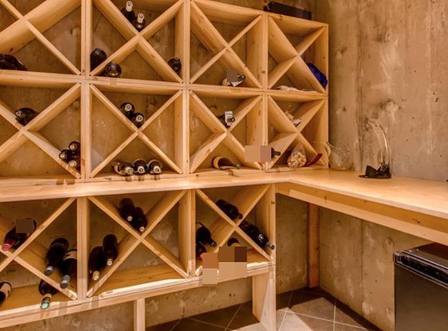 nhin ngoai tuong hai tang nhung can nha nay con mot bi an ben duoi mat nuoc - 14