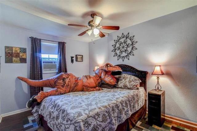 nguoi mua tranh nhau can nha cap 4 cu be ti vi phat hien dieu cuc la trong anh chup - 5