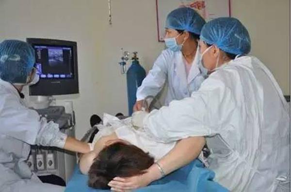 co gai 25 tuoi co 9 khoi u o nguc, thoi quen xau cua co, nhieu phu nu cung co - 2