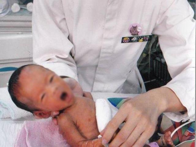 con 6 thang tuoi da co kinh nguyet, me om dau hoi han vi viec da lam khi mang bau - 1