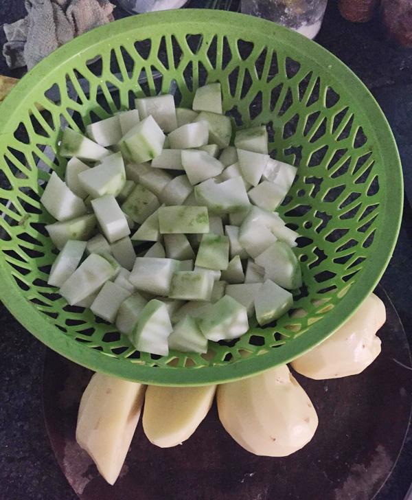 con dau hoang mang khi bau 8 thang, me chong di cho mua toan do an de say thai - 2