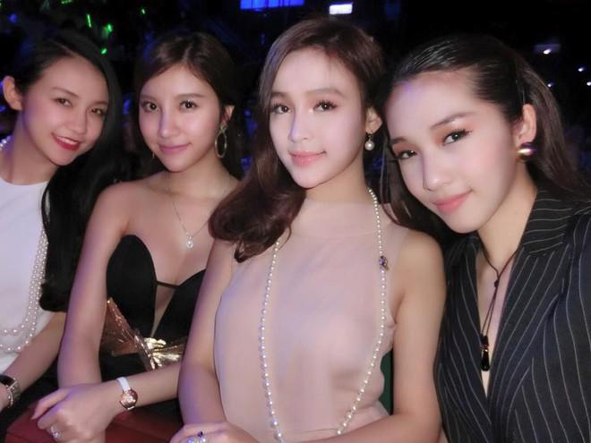 cu di canh, hoi ban than "giong nhau nhu giot nuoc" cua huyen baby lai khien dan tinh ban loan - 3