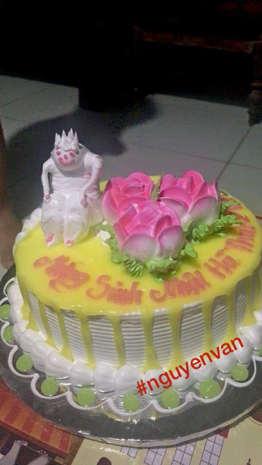 dat banh sinh nhat hinh khi cho em, co gai khong biet khoc hay cuoi khi nhan banh “con quy” - 2