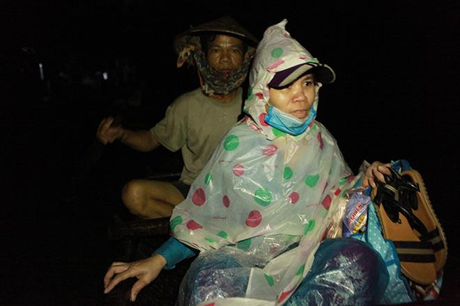 dem o ron lu chuong my: khong ngu noi vi nuoc an chan, con trung ruc vao nguoi - 3