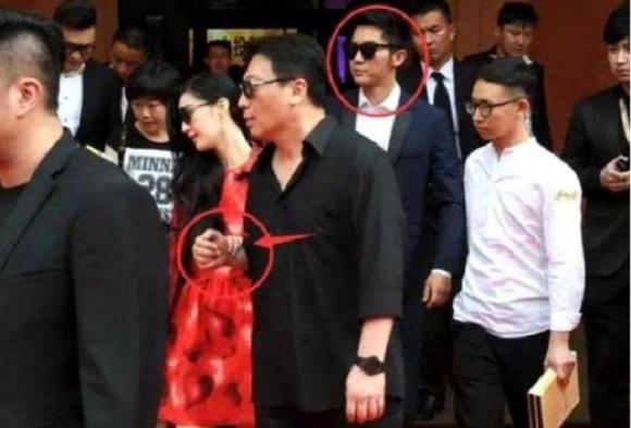 chan dong: lo buc anh pham bang bang bi canh sat cong tay bat giu - 4