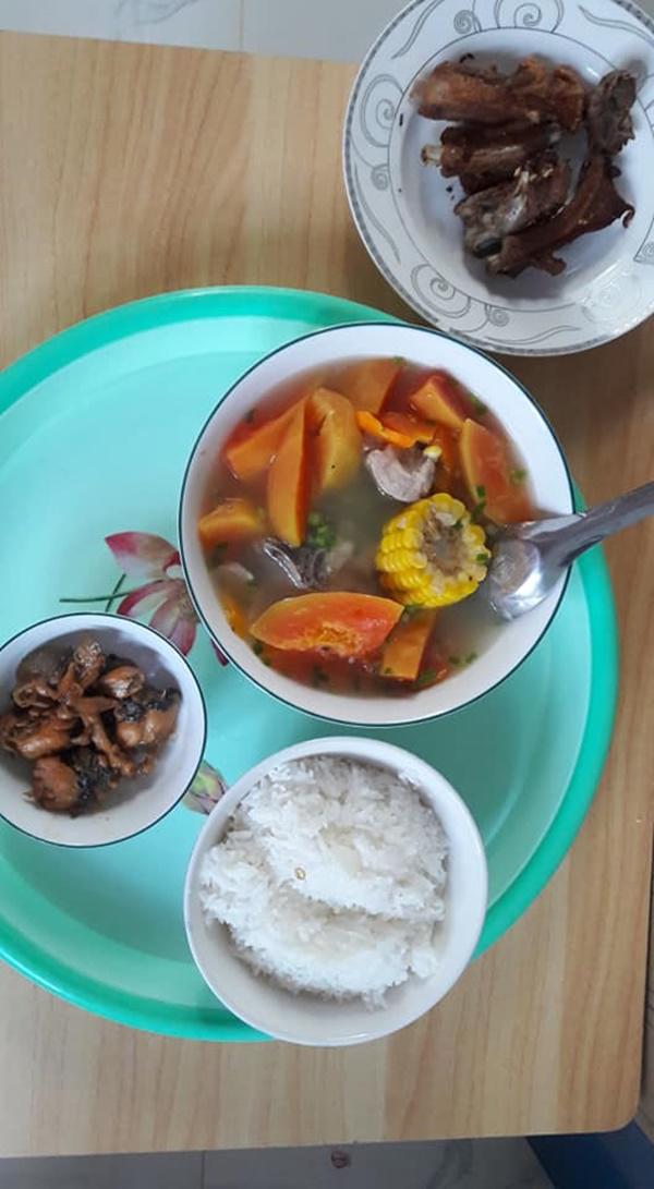 khoe com cu me chong nau, nang dau “so huong” bat ngo lam no ra cuoc tranh cai - 7