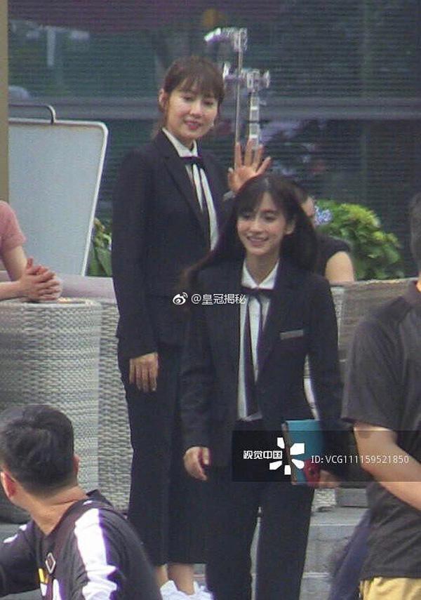 ngoi sao 24/7: duoc gap bo tom sau 7 nam bi bo roi, suri cruise hiem hoi cuoi tuoi roi - 9