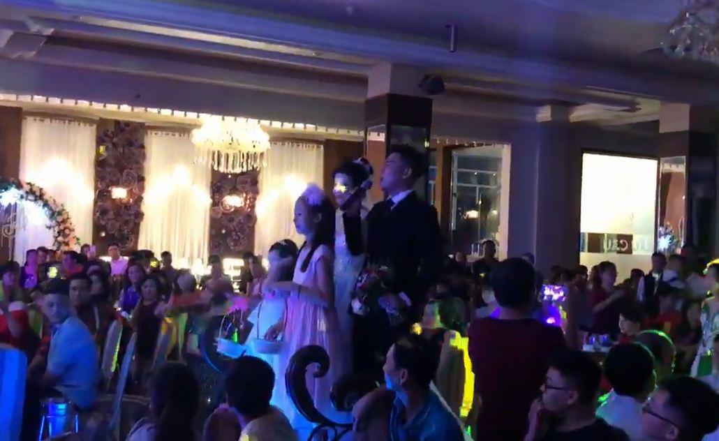 chu re nhay cuc sung, hat cuc hang, nhung that bat ngo voi phan ung cua dan mang - 4