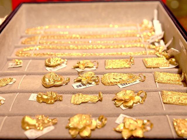 gia vang hom nay 2/8: vang lai lao doc, vi sao? - 2