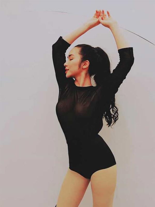 du cho chieu cao khiem ton nhung ve ngoai cua hoang thuy linh van ngay cang goi cam chet nguoi - 7