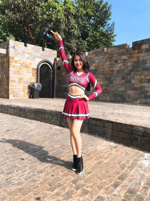 du cho chieu cao khiem ton nhung ve ngoai cua hoang thuy linh van ngay cang goi cam chet nguoi - 8