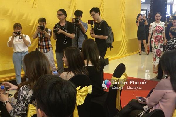 video: le quyen bo di ngay khi nhin thay ho ngoc ha tai su kien - 3