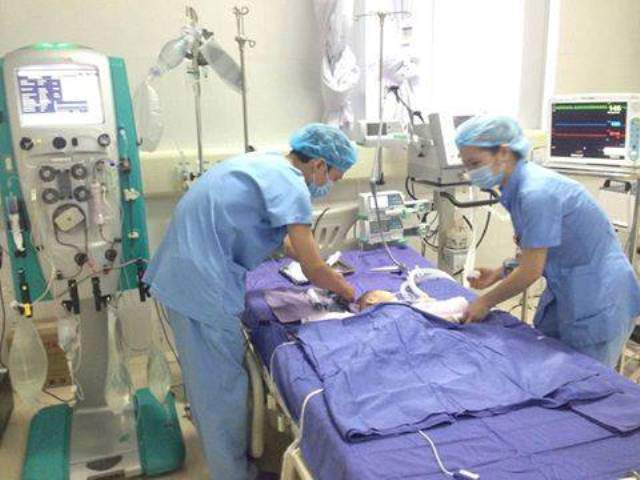 be 9 thang bi viem co tim nguy kich, ba me dung chu quan khi con co dau hieu nay - 2