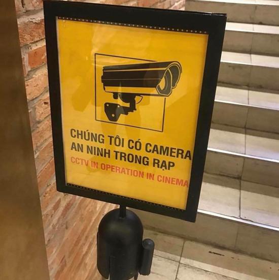 dua con gai di xem phim, minh tiep dau dau vi phai giai thich tam bien cam "lam bay" - 4