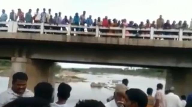 cai nhau voi vo, chong nem ca 3 con nho xuong song khien tat ca thiet mang - 1