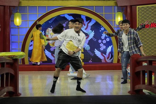 nam ca si tre so bi gay mui khi tham gia tro &#34;choi kham&#34; cua truong giang - 4