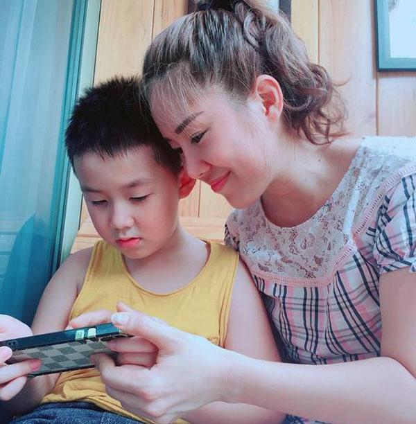 le phuong lang nguoi khi nghe con rieng goi chong moi la "ba" - 1