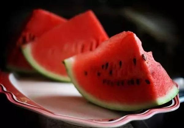 cat 70cm ruot sau khi an dua thua trong tu: 5 sai lam khi tru thuc an trong tu lanh - 2