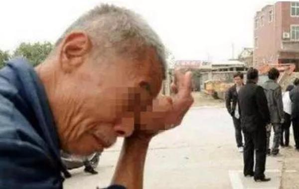 be 2 tuoi song thuc vat vi ong chieu chuong cho uong ruou sau khi uong sua - 2