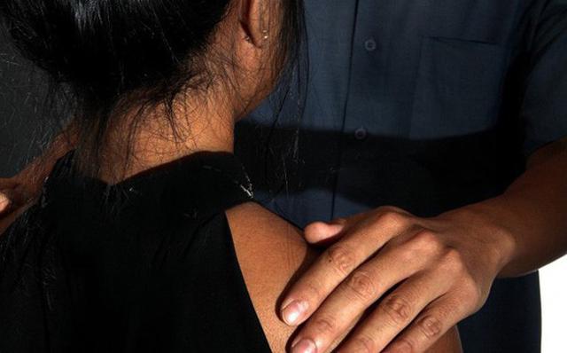 "chu ay thich con lam", cau noi cua be gai tiet lo kinh hoang ve ga khach tro cung nha - 1