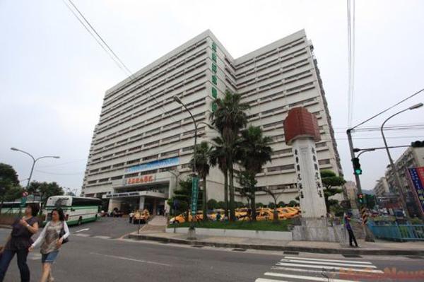 dang "an ai", chang trai 22 tuoi bong dot tu ngay tren giuong truoc su kinh hai cua ban gai - 2