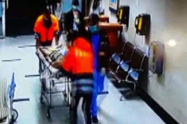 dang "an ai", chang trai 22 tuoi bong dot tu ngay tren giuong truoc su kinh hai cua ban gai - 1